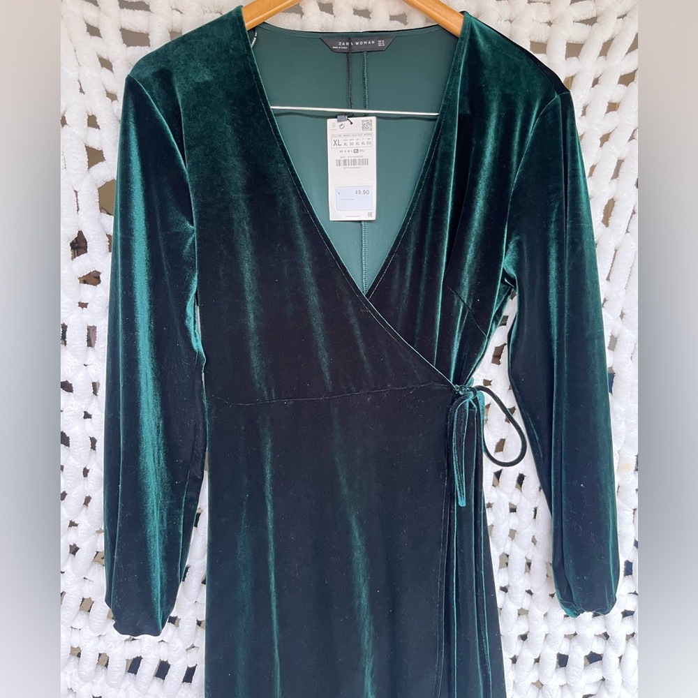 NWT | GREEN VELVET WRAP DRESS